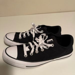 Women’s size 9 converse